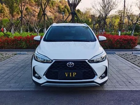 2023 Toyota Yaris L XP150 Рестайлинг, белый, 1250000 рублей, вид 2
