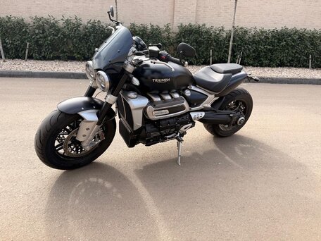 2021 Triumph Rocket 3, чёрный, 1550000 рублей, вид 4