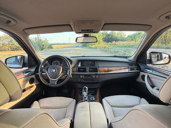 2011 BMW X5 35i II (E70) Рестайлинг, бежевый, 1650000 рублей - вид 4