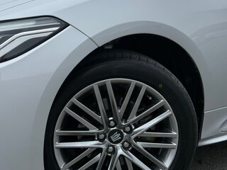 2021 Toyota Crown XV (S220), серебристый, 4090000 рублей, вид 4