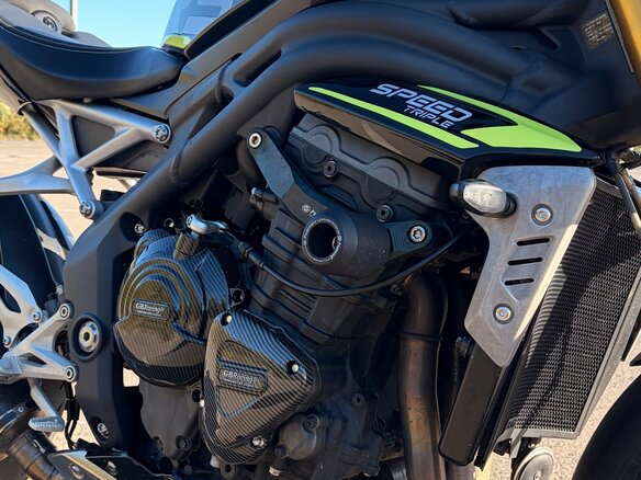 2021 Triumph Speed Triple, чёрный, 1200000 рублей - вид 10