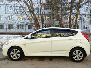 2013 Hyundai Solaris I, белый, 700000 рублей, вид 4