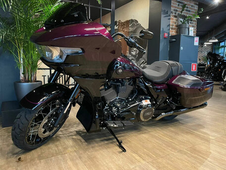 2025 Harley-Davidson CVO Road Glide, фиолетовый, 6500000 рублей, вид 3