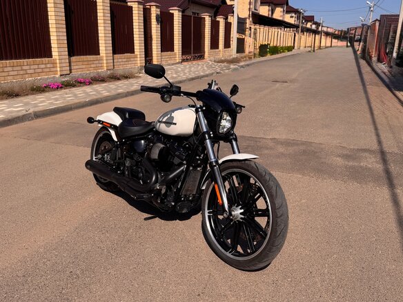 2019 Harley-Davidson Breakout, белый, 2350000 рублей