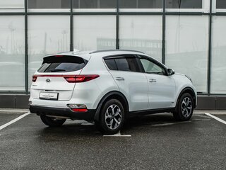 2020 Kia Sportage IV Рестайлинг, белый, 1860000 рублей, вид 2