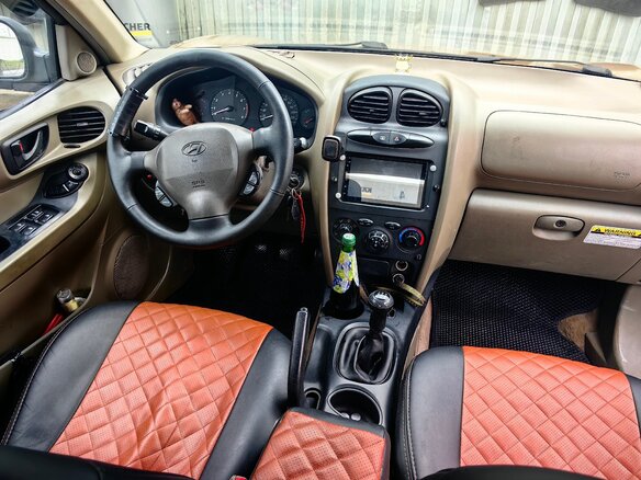 2001 Hyundai Santa Fe I, золотистый, 650000 рублей - вид 11