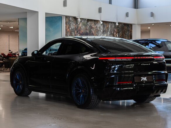 2026 Porsche Cayenne S Electric Coupé IV, чёрный, 28600000 рублей - вид 5