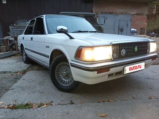 1989 Toyota Crown VIII (S130), белый, 450000 рублей, вид 2