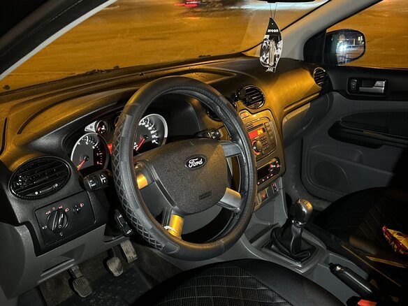 2011 Ford Focus II Рестайлинг, чёрный, 380000 рублей - вид 5