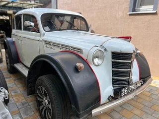 1954 Москвич 401-420, белый, 400000 рублей, вид 1