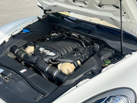 2010 Porsche Cayenne S II (958), белый, 2600000 рублей - вид 18