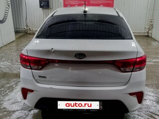 2017 Kia Rio IV, белый, 700000 рублей, вид 4