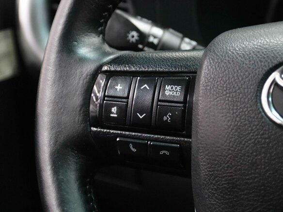 2017 Toyota Hilux VIII, чёрный, 2895950 рублей - вид 28