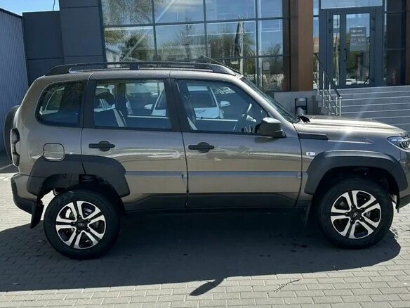 2026 Lada (ВАЗ) Niva Travel I Рестайлинг, коричневый, 1732000 рублей - вид 3