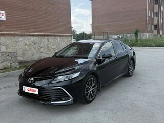2021 Toyota Camry VIII (XV70) Рестайлинг, чёрный, 2900000 рублей, вид 1