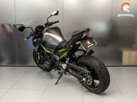 2020 Kawasaki Z 900, серый, 890297 рублей, вид 5