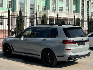 2023 BMW X7 40i I (G07) Рестайлинг, серебристый, 8800000 рублей, вид 5