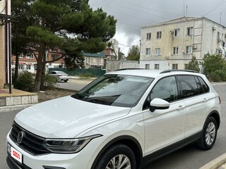 2020 Volkswagen Tiguan II Рестайлинг, белый, 2050000 рублей, вид 3