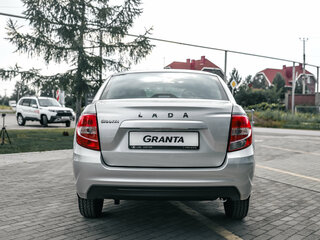 2026 Lada (ВАЗ) Granta I Рестайлинг, серебристый, 1329000 рублей, вид 3