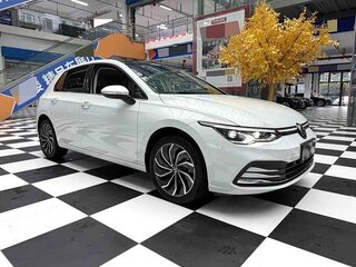 2023 Volkswagen Golf VIII, белый, 1620000 рублей, вид 3
