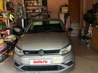 2018 Volkswagen Polo V Рестайлинг, серебристый, 1200000 рублей, вид 2