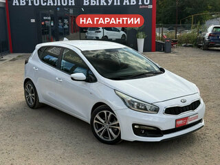 2017 Kia Ceed II Рестайлинг, белый, 1070000 рублей, вид 1