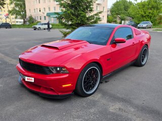2010 Ford Mustang V Рестайлинг, красный, 2570000 рублей, вид 2