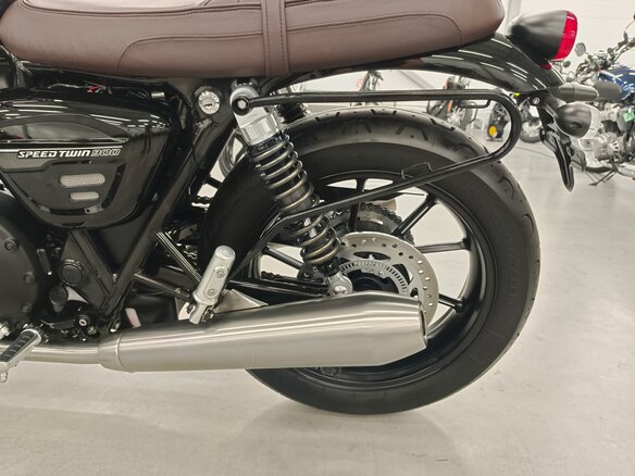 2023 Triumph Speed Twin, чёрный, 960000 рублей - вид 15