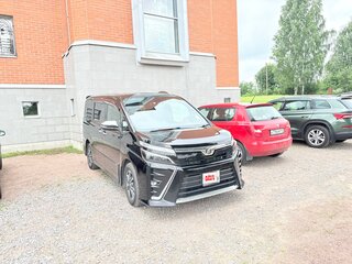 2018 Toyota Voxy III (R80) Рестайлинг, чёрный, 2700000 рублей, вид 3