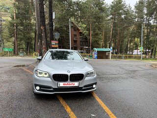 2013 BMW 5 серии 525d xDrive VI (F10/F11/F07) Рестайлинг, серебристый, 1900000 рублей, вид 2