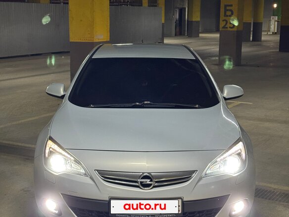 2012 Opel Astra GTC J Рестайлинг, белый, 750000 рублей - вид 2