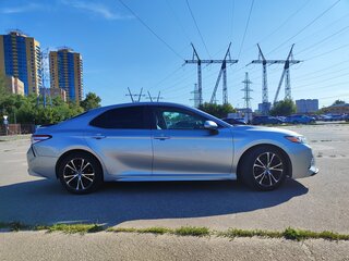 2018 Toyota Camry US Market VIII (XV70), серый, 1999000 рублей, вид 4