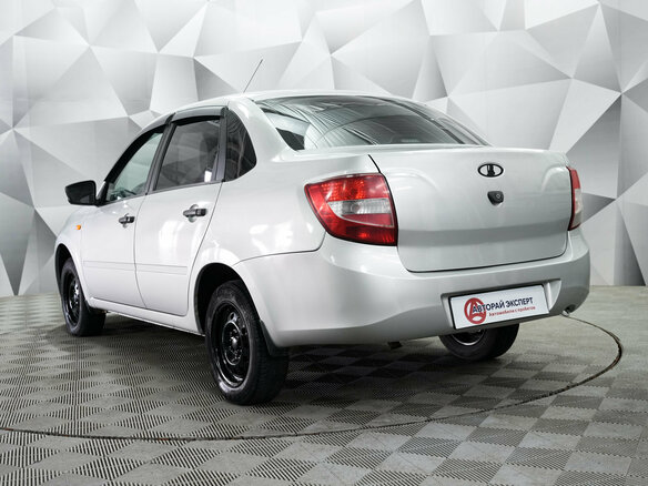 2016 Lada (ВАЗ) Granta I, серебристый, 371000 рублей - вид 2
