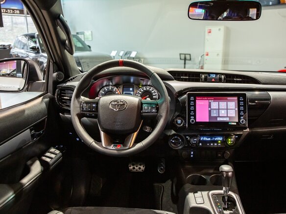 2025 Toyota Hilux VIII Рестайлинг 2, белый - вид 13