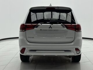 2022 Mitsubishi Outlander III Рестайлинг 3, белый, 1850000 рублей, вид 3
