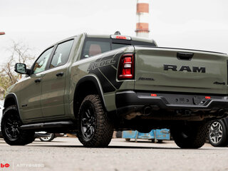 2025 Ram 1500 Crew Cab V Рестайлинг, зелёный, 8850000 рублей, вид 3