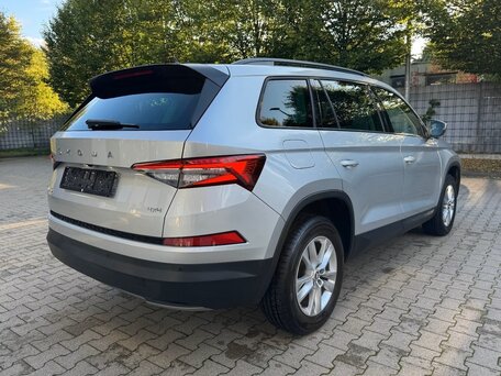 2023 Skoda Kodiaq I Рестайлинг, серебристый, 3490000 рублей, вид 3