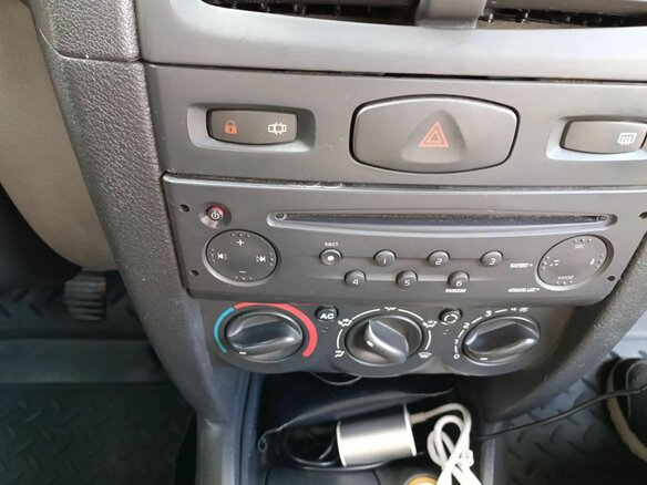 2007 Renault Symbol I Рестайлинг 2, серый, 430000 рублей - вид 9