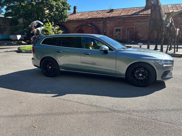 2019 Volvo V60 II, серый, 3400000 рублей - вид 4