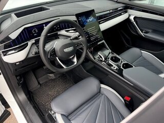 2024 Geely Atlas II, серебристый, 3000000 рублей, вид 4