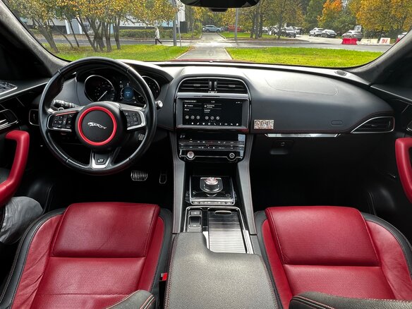 2019 Jaguar F-Pace I, красный, 3250000 рублей - вид 5