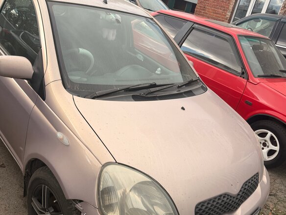 2002 Toyota Vitz I (P10), розовый, 280000 рублей - вид 9