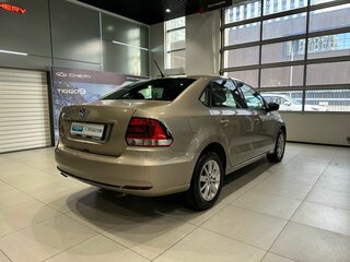 2015 Volkswagen Polo V Рестайлинг, бежевый, 835000 рублей, вид 4