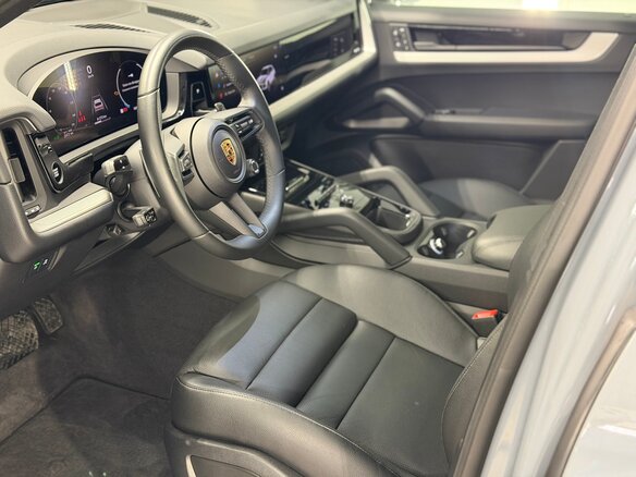2024 Porsche Cayenne III Рестайлинг, серебристый, 13900000 рублей - вид 20