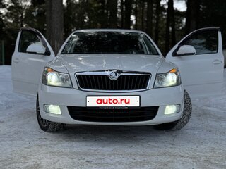 2013 Skoda Octavia II (A5) Рестайлинг, белый, 890000 рублей, вид 2