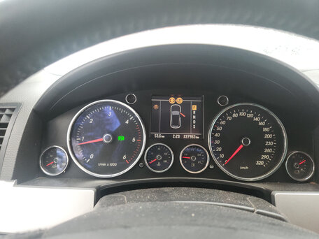 2004 Volkswagen Touareg I, серый, 999999 рублей, вид 3