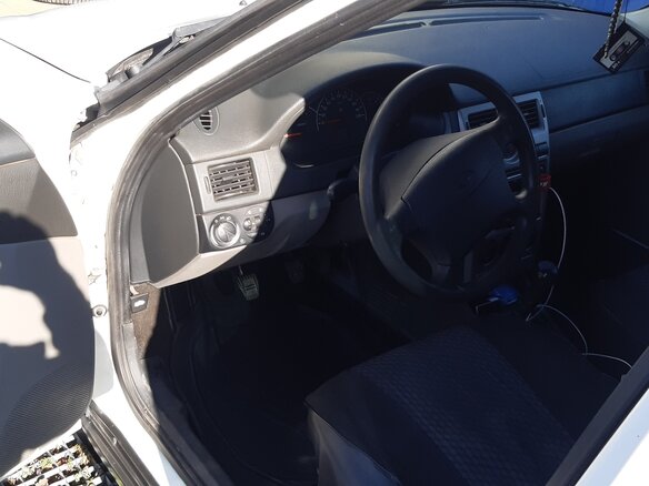 2011 Lada (ВАЗ) Priora I, белый, 300000 рублей - вид 8