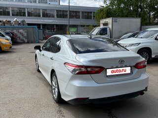 2018 Toyota Camry VIII (XV70), белый, 2600000 рублей, вид 3