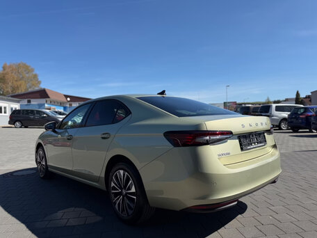 2024 Skoda Superb IV, зелёный, 4995449 рублей, вид 5