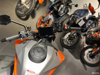 2022 KTM 1290 Super Duke R, оранжевый, 1690000 рублей, вид 2